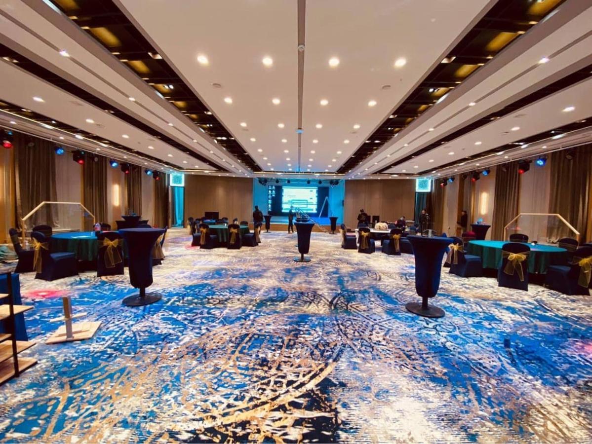 Millennium Plaza Hotel & Mall Уланбатар Екстериор снимка